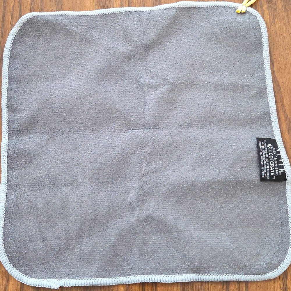 Loot Crate Exclusive Alien Facehugger Washcloth - Picture 3 of 4